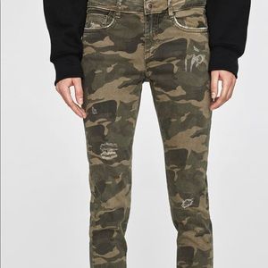 ZARA CAMOUFLAGE SKINNY JEANS-size 6 NEVER WORN